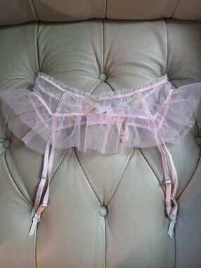 Victoria’s Secret Dream Angels Pink Ruffle Garter Belt  Pin Up Style XS/S